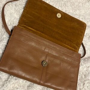 🤯 Lebanese soft leather envelope bag with velvet interior!